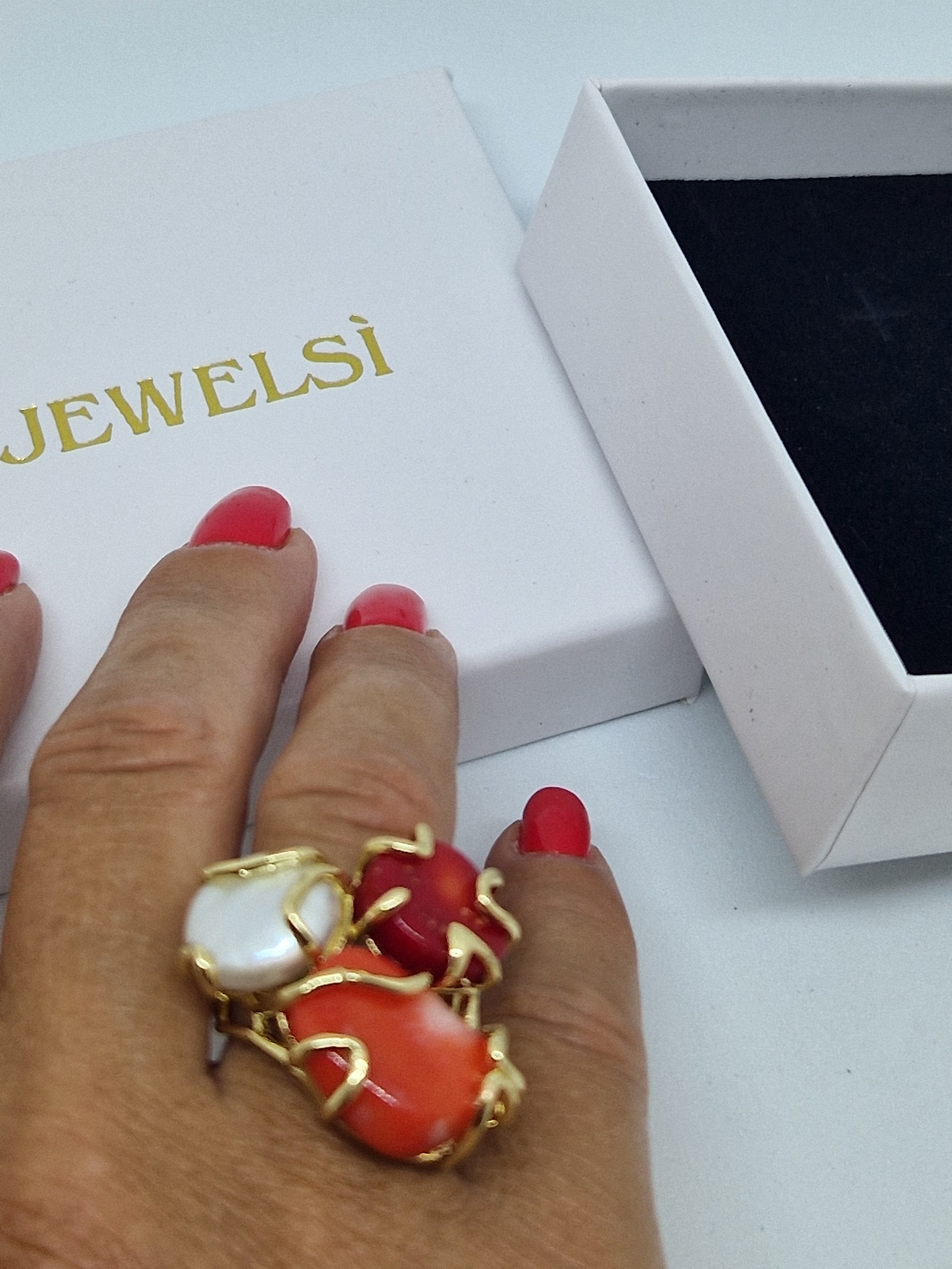 Anello Medusa con corallo