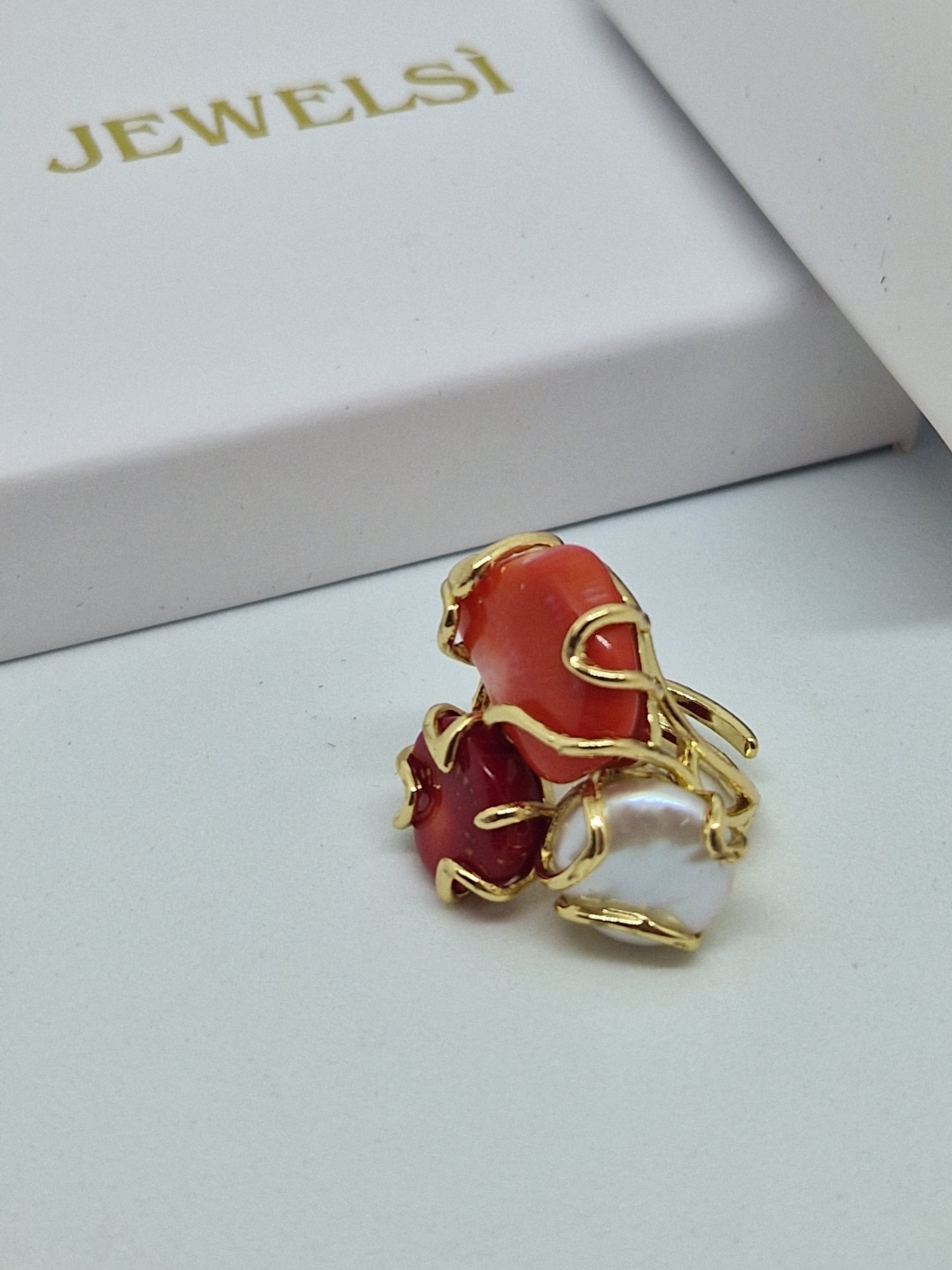 Anello Medusa con corallo