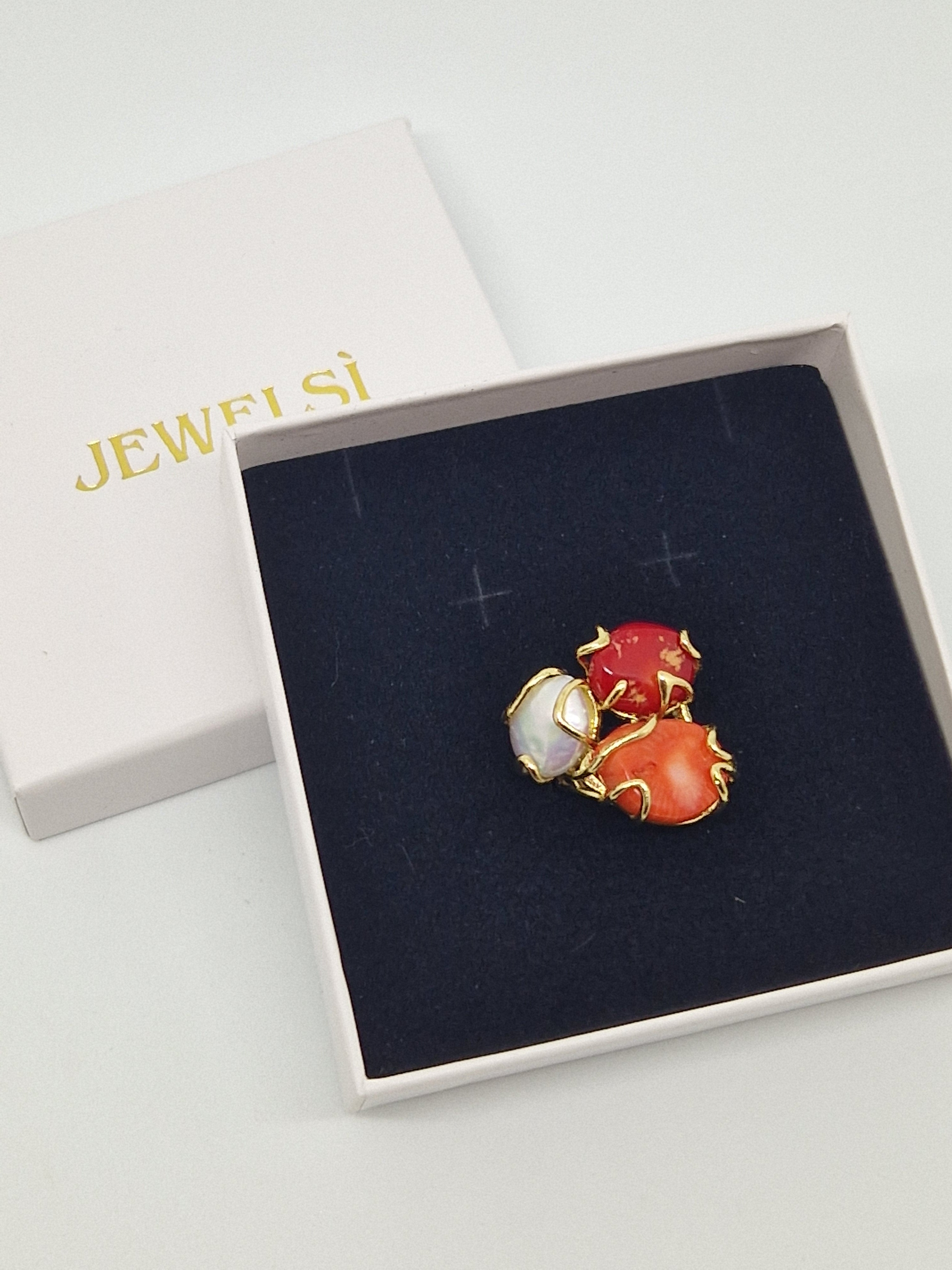 Anello Medusa con corallo