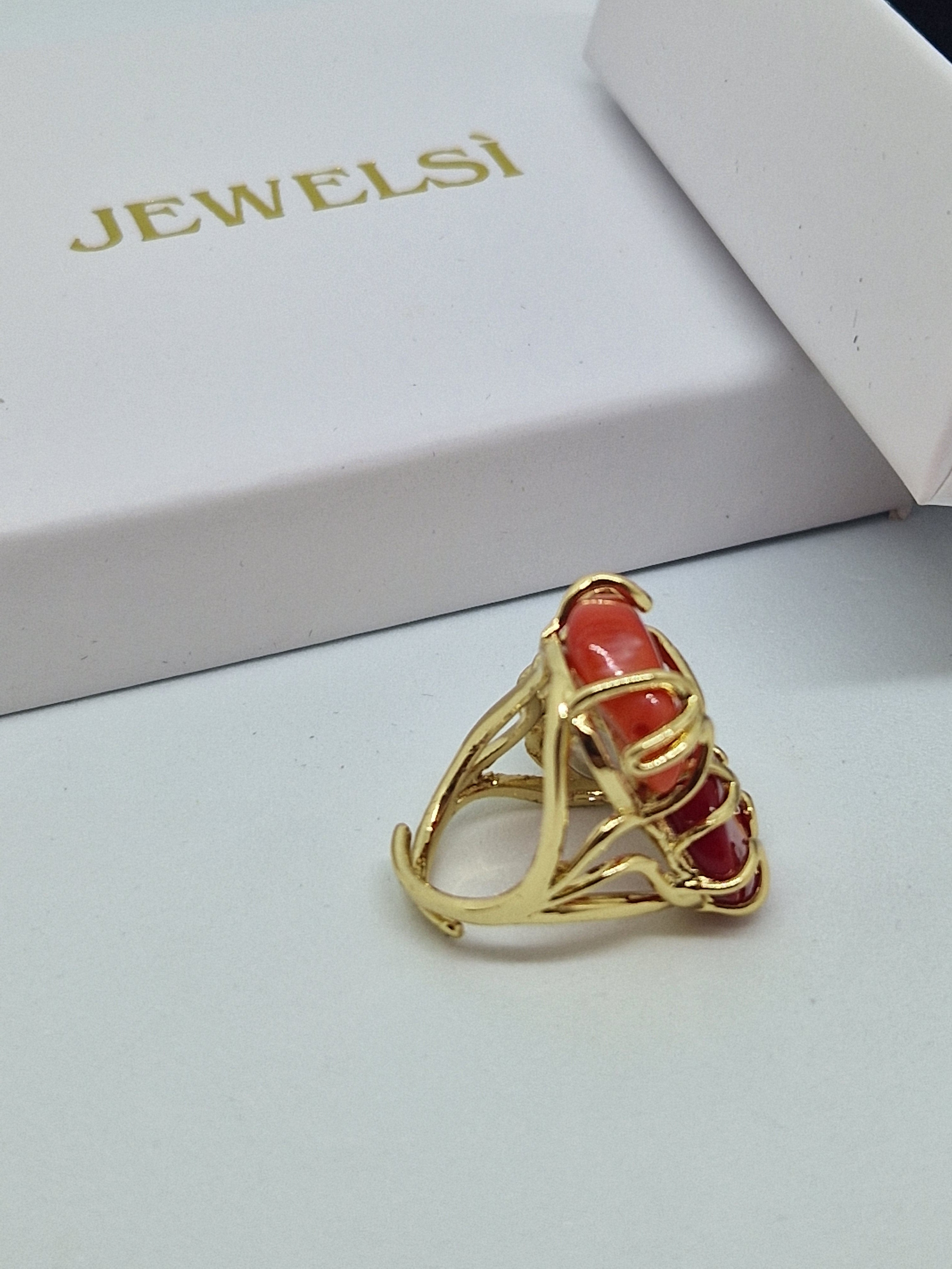 Anello Medusa con corallo